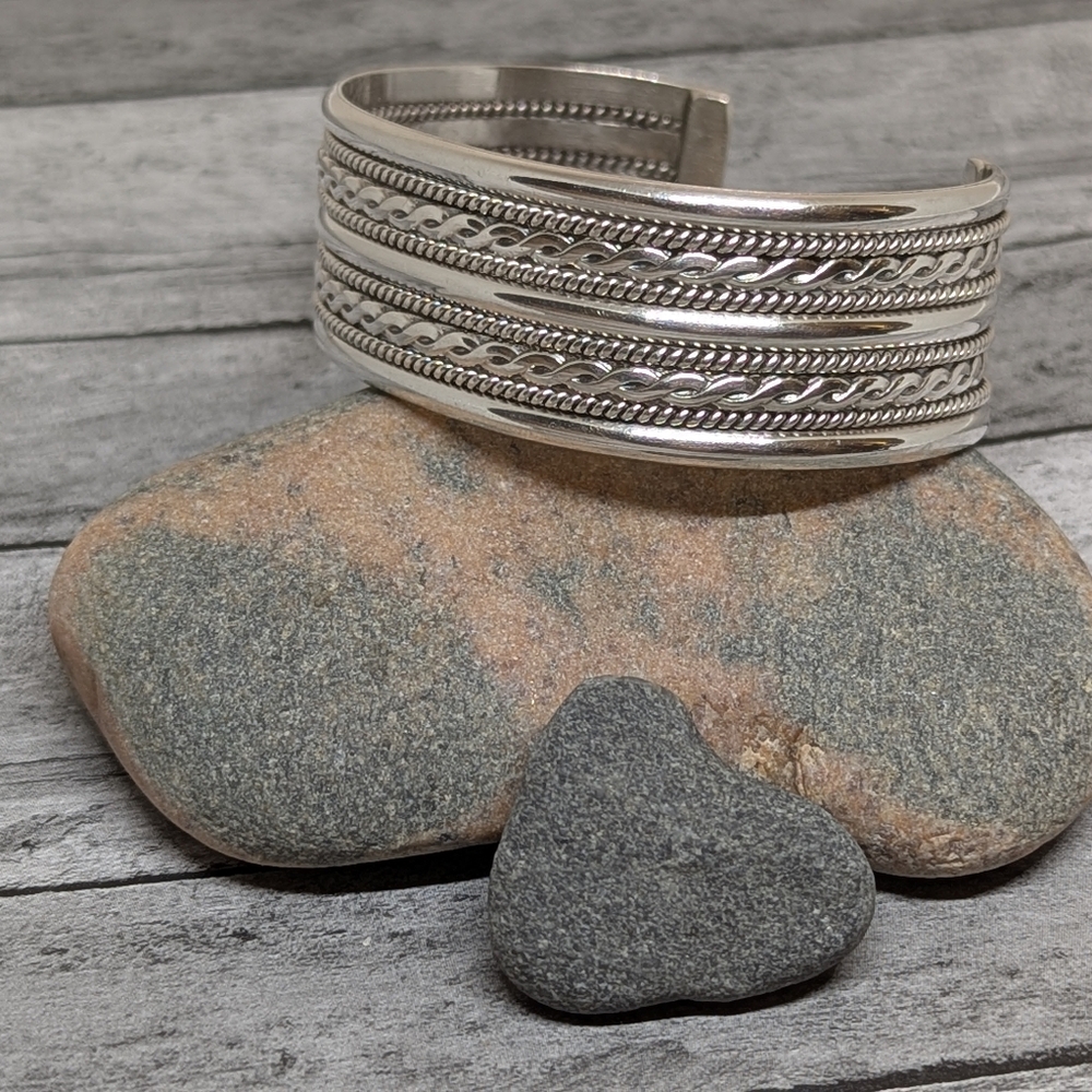 Tahe Signed Sterling Silver Bold Nine Banded Navajo Cuff Bracelet - Picture 5 of 11